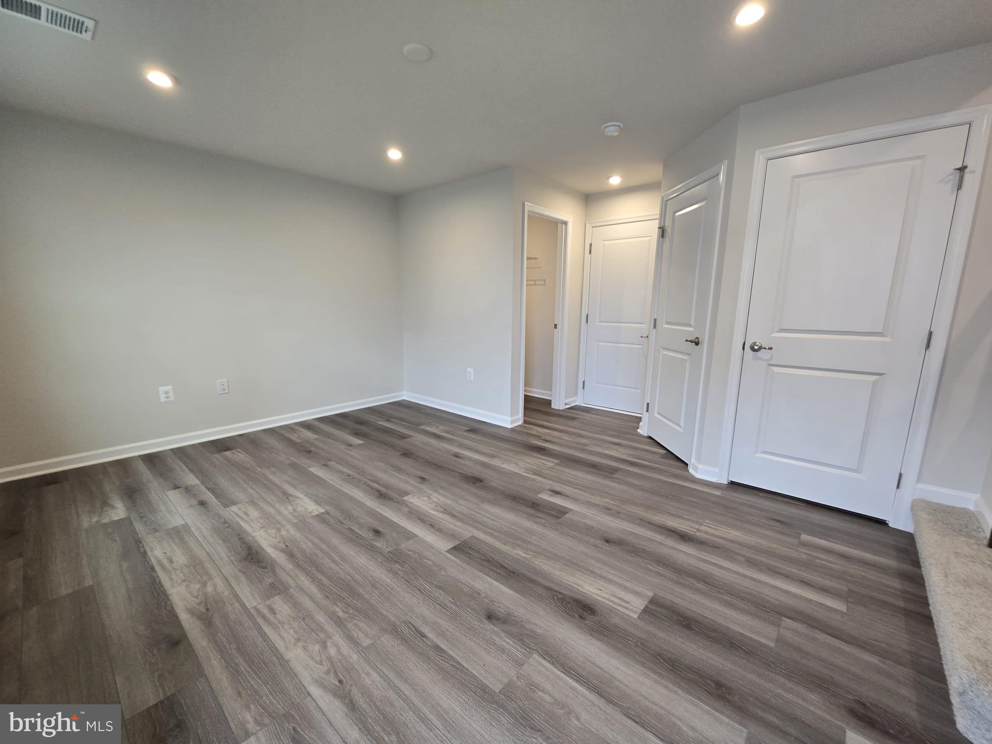 ALEXANDER'S CROSSING - Residential Lease