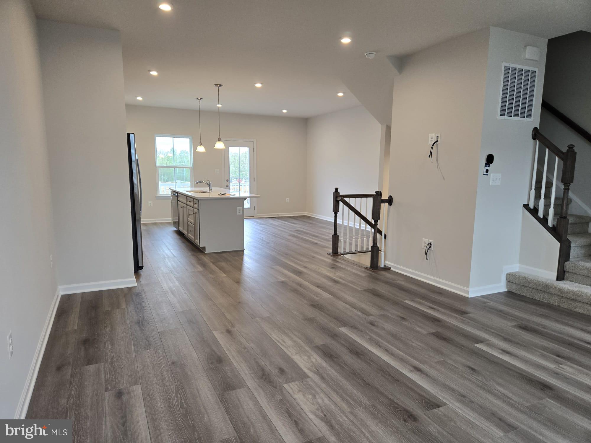 ALEXANDER'S CROSSING - Residential Lease