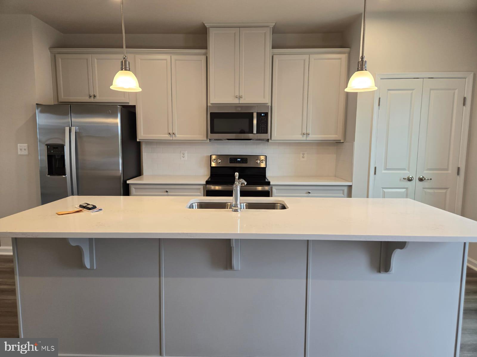 ALEXANDER'S CROSSING - Residential Lease