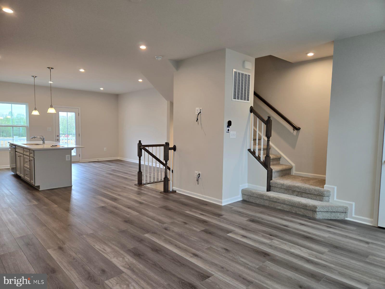 ALEXANDER'S CROSSING - Residential Lease