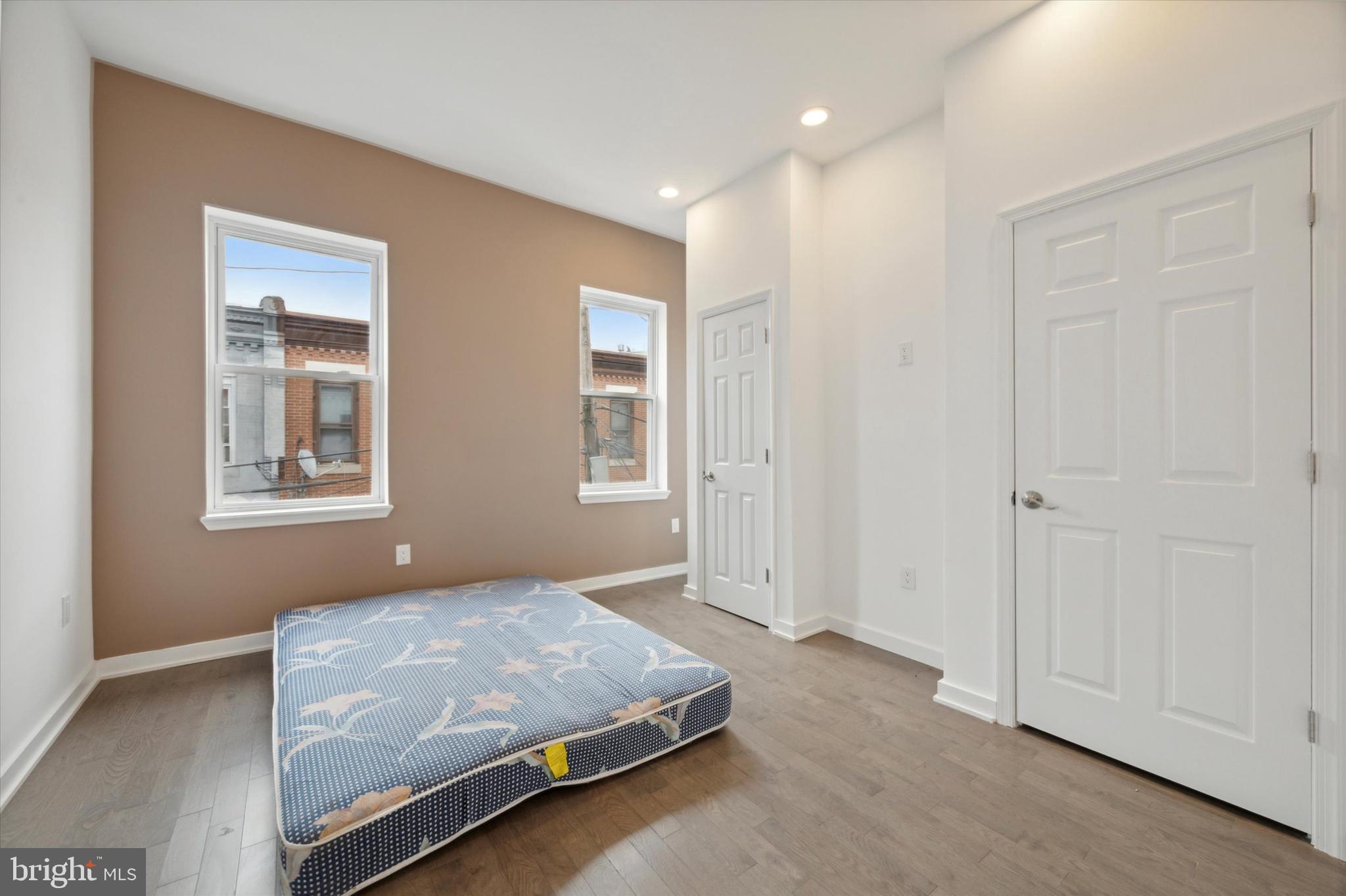 STRAWBERRY MANSION - Residential