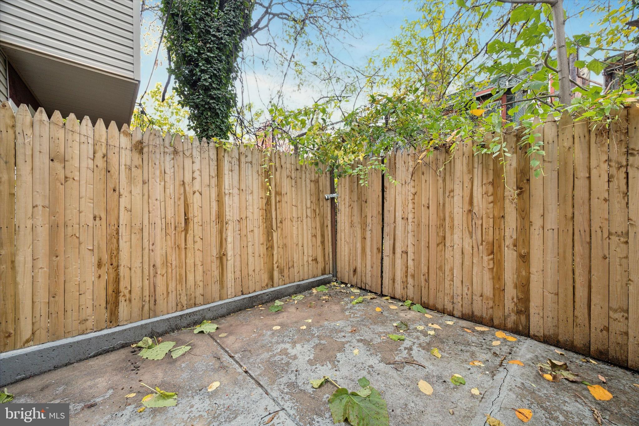 STRAWBERRY MANSION - Residential