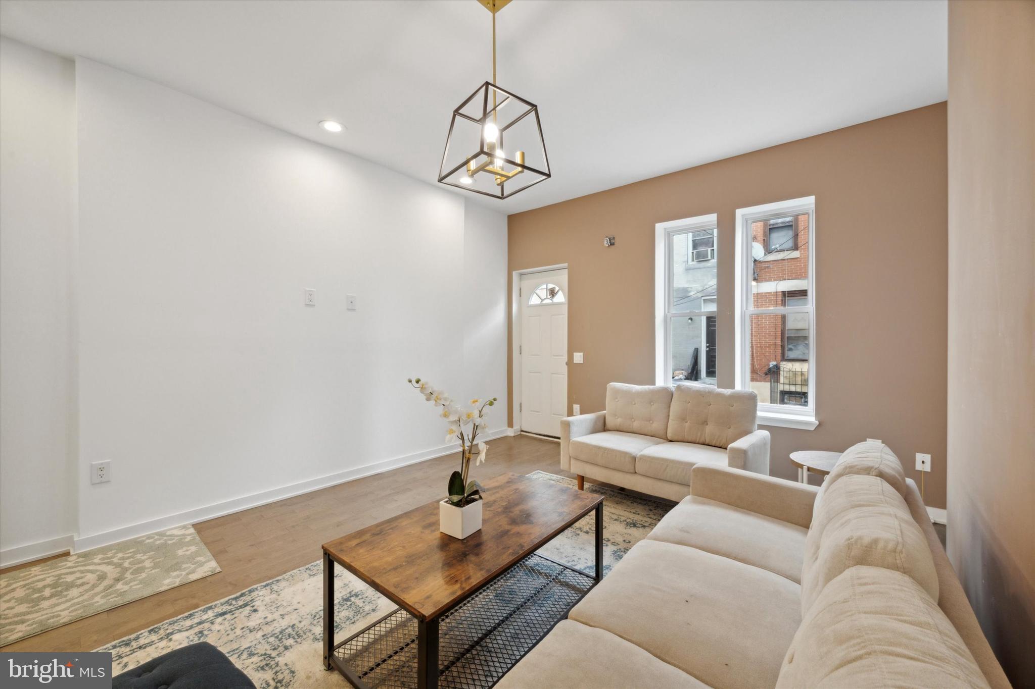 STRAWBERRY MANSION - Residential