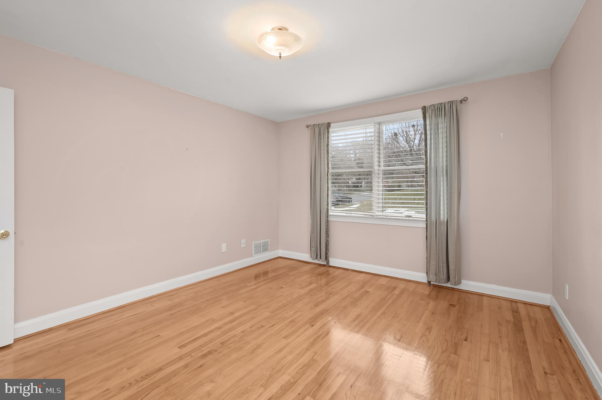 COLONIAL GARDENS - Residential