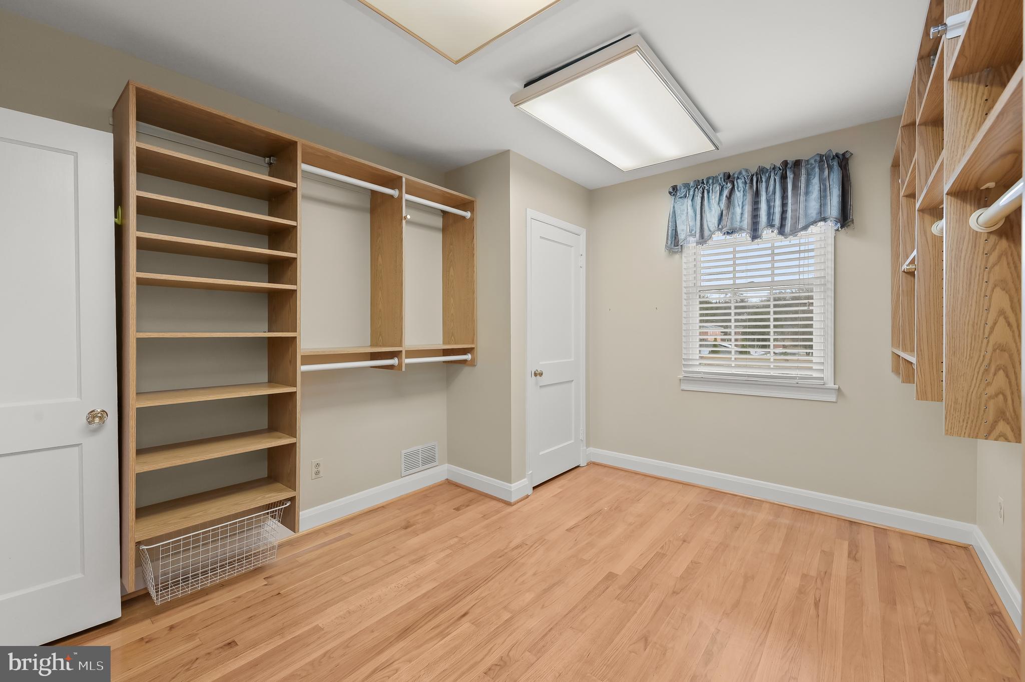 COLONIAL GARDENS - Residential