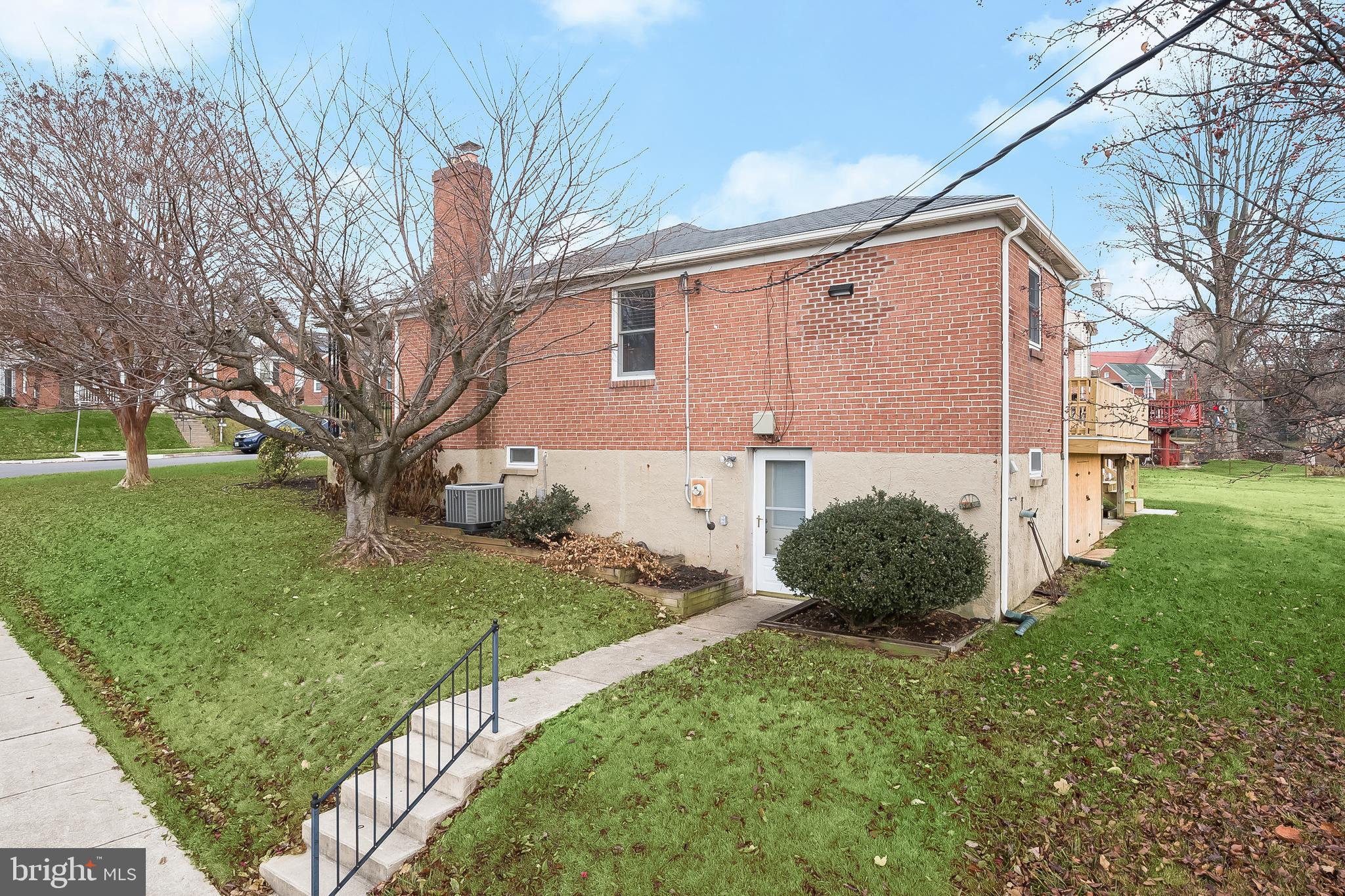 COLONIAL GARDENS - Residential