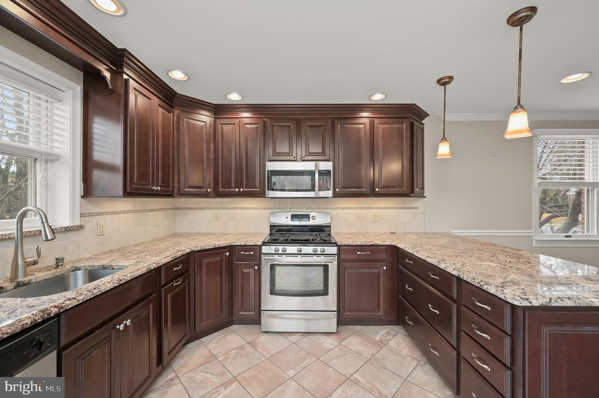 COLONIAL GARDENS - Residential