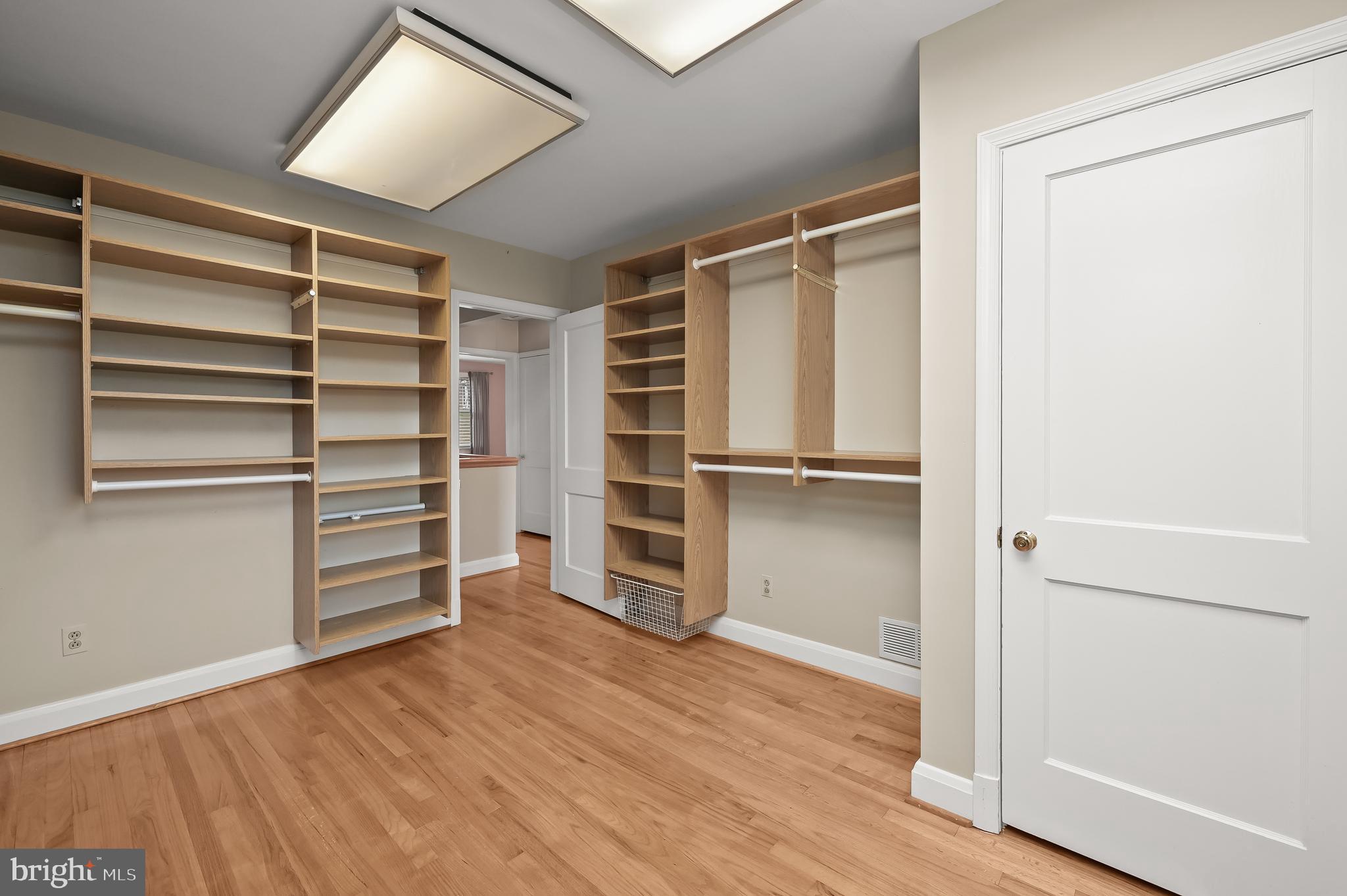 COLONIAL GARDENS - Residential