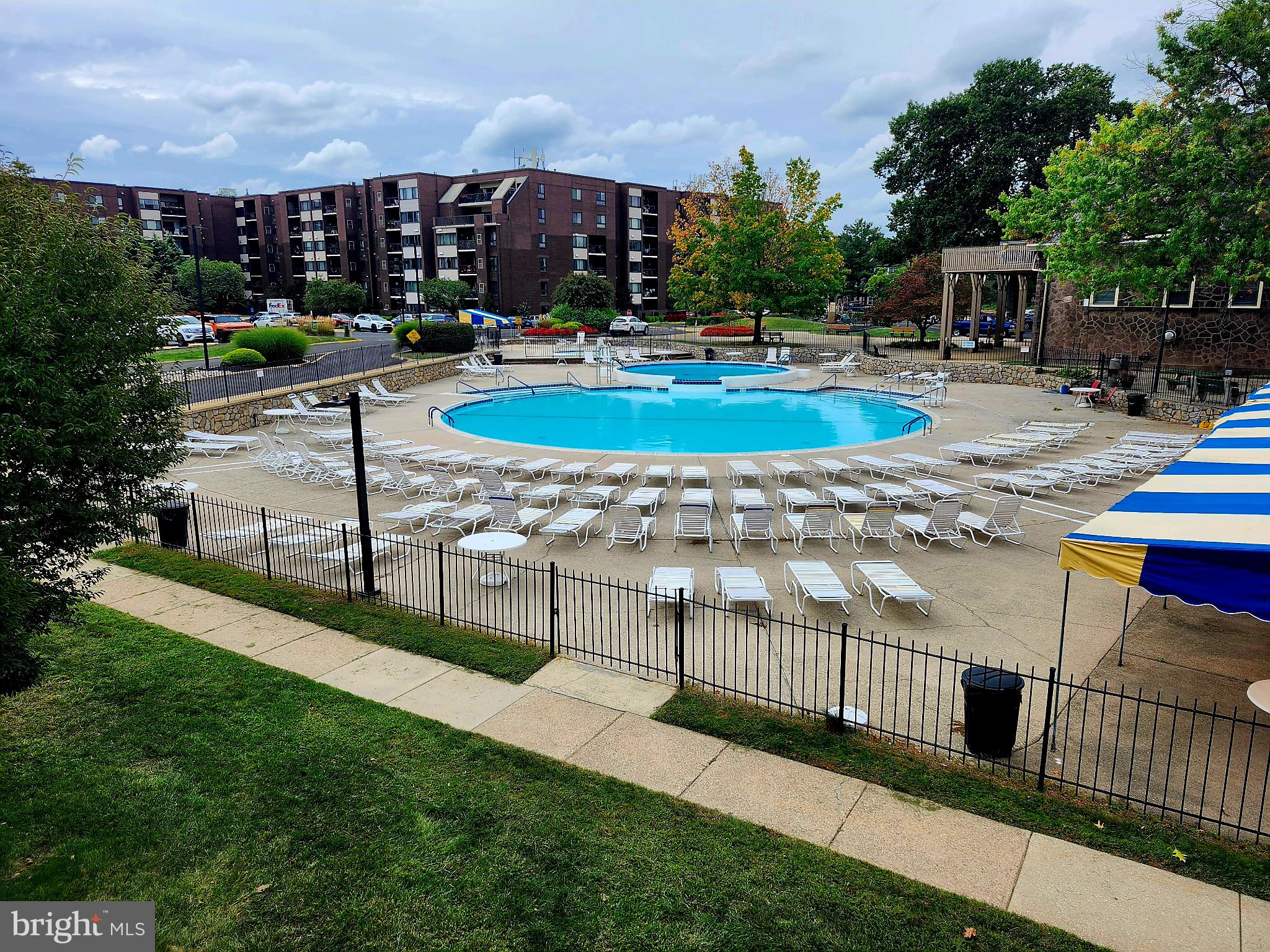 BAKERS BAY CONDOMINIUMS - Residential