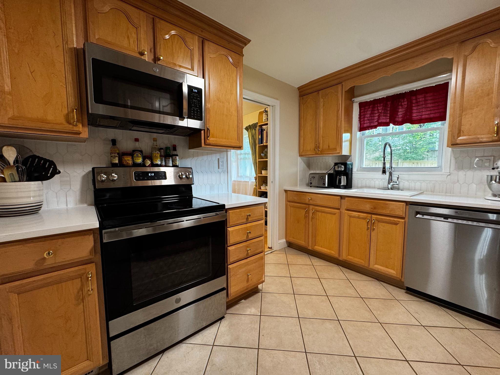 CRESCENT HILLS - Residential Lease