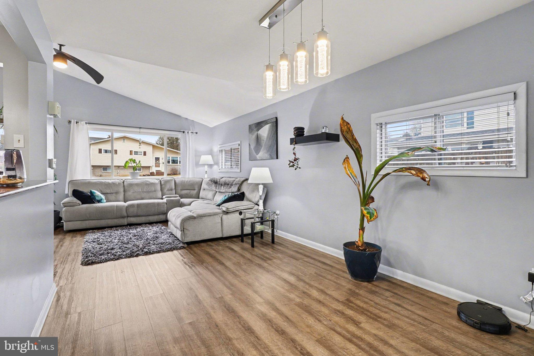 CLUB ESTATES WEST - Residential