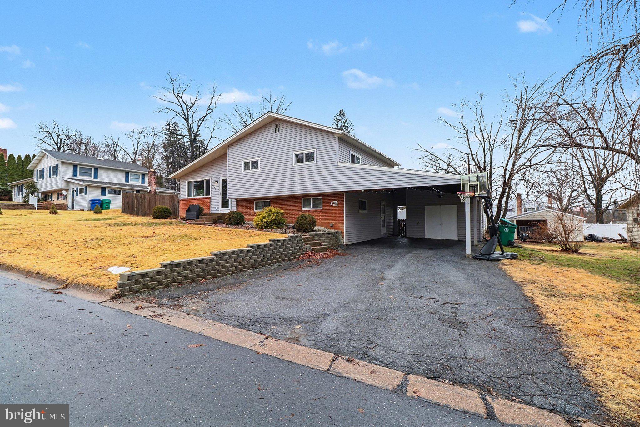 CLUB ESTATES WEST - Residential