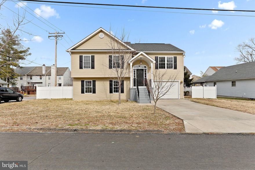 STUNNING SPLIT FOYER WITH GARAGE PARKING NOW AVAILABLE IN ORCHARD BEACH. SOUGHT AFTER LOT. AWESOME COMMUNITY WITH INCREDIBLE WATER VIEWS. OVER 2,450+ SQUARE FEET. LOADS OF NATURAL LIGHT. GLEAMING HARDWOODS CASCADE THROUGHOUT. ENJOY CUSTOM CABINETRY, IMPORTED TILE, GORGEOUS COUNTERTOPS, SS APPLIANCES IN DESIGNER CHEF'S KITCHEN. OVERSIZED FAMILY ROOM WITH GIGANTIC DINING SPACE. HIGH CEILINGS. SPACIOUS 4 BEDROOMS WITH 3 BATHROOMS. LOWER LEVEL HAS A SECONDARY GREAT ROOM, PERFECT FOR PLAYROOM, HOME OFFICE, OR GYM. FENCED-IN FLAT YARD WITH OVERSIZED DECK - GREAT FOR ENTERTAINING. REAR SHED INCLUDED, PERFECT FOR ADDITIONAL STORAGE. CLOSE PROXIMITY TO LOCAL DINING, RETAIL SHOPPING, AND MAJOR HIGHWAYS. SCHEDULE A PRIVATE TOUR TODAY.