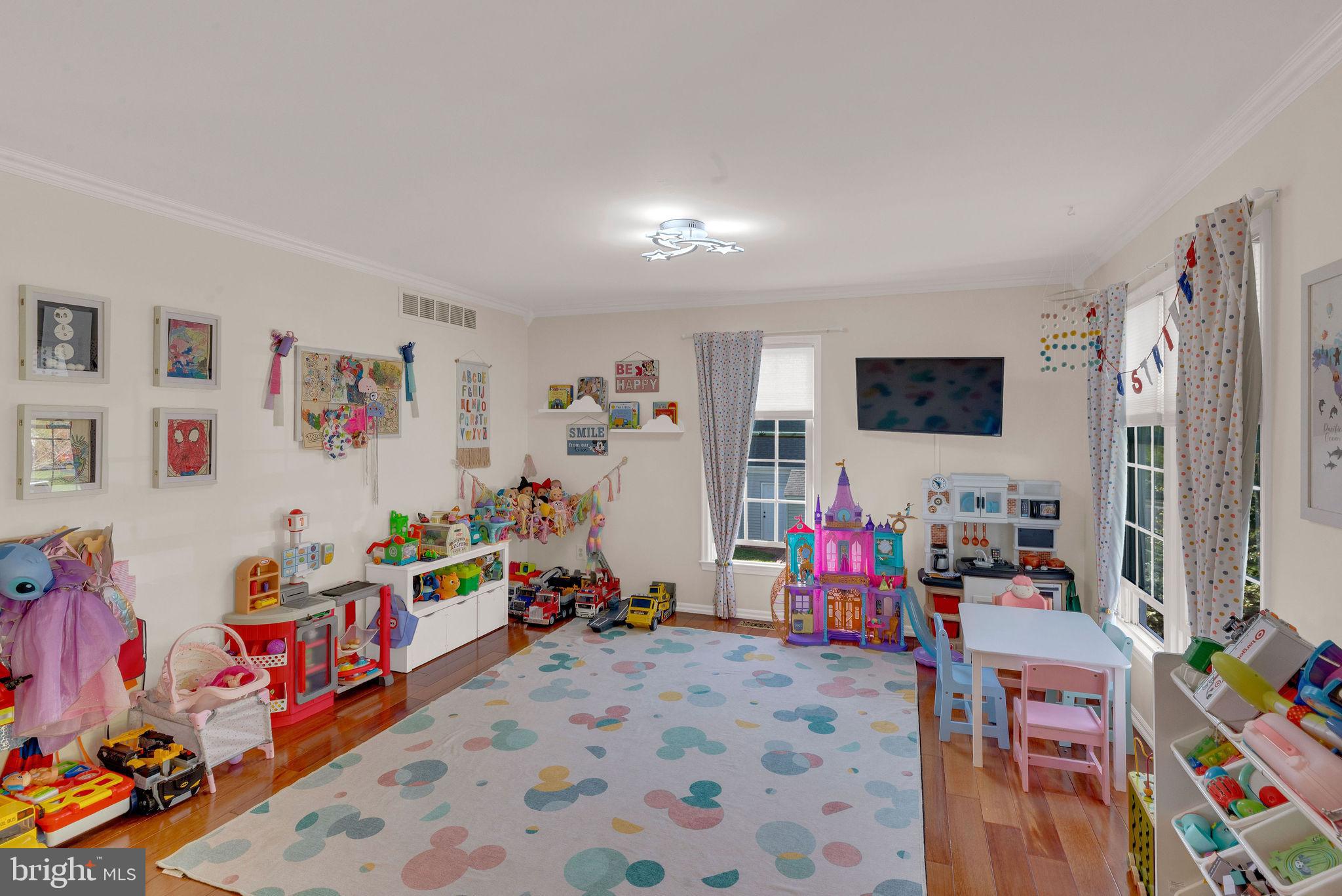 CHARLESTOWNE - Residential