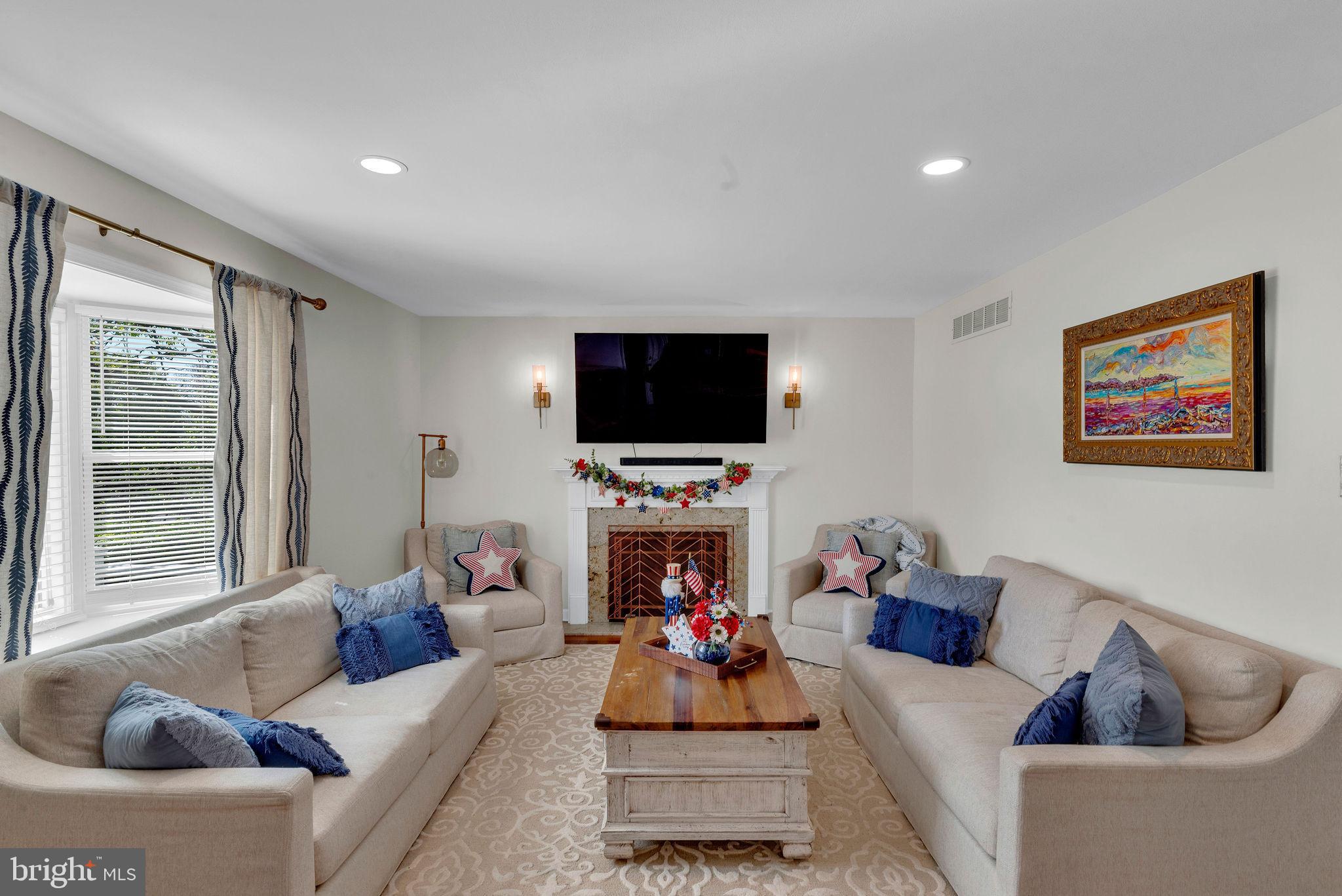 CHARLESTOWNE - Residential