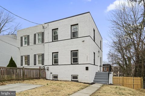 Townhouse For Sale - 1205 Abel Avenue<br/> CAPITOL HEIGHTS, MD 20743