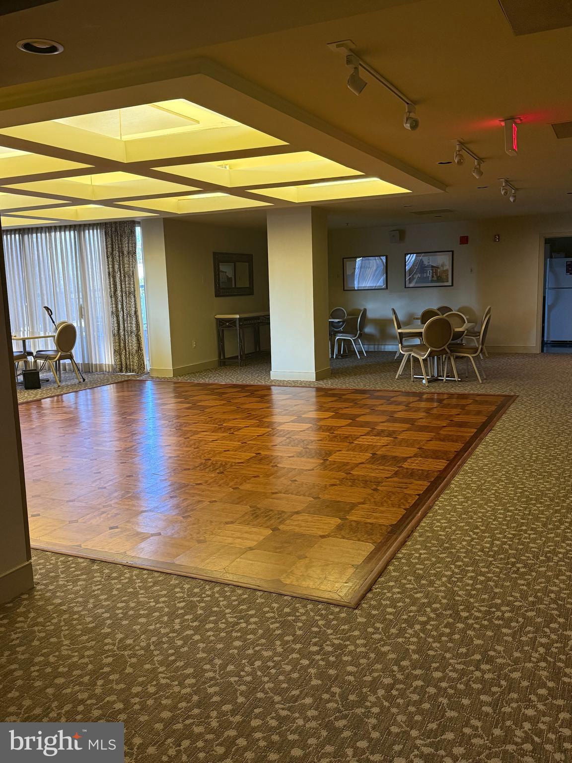 CARLYLE TOWERS - Residential