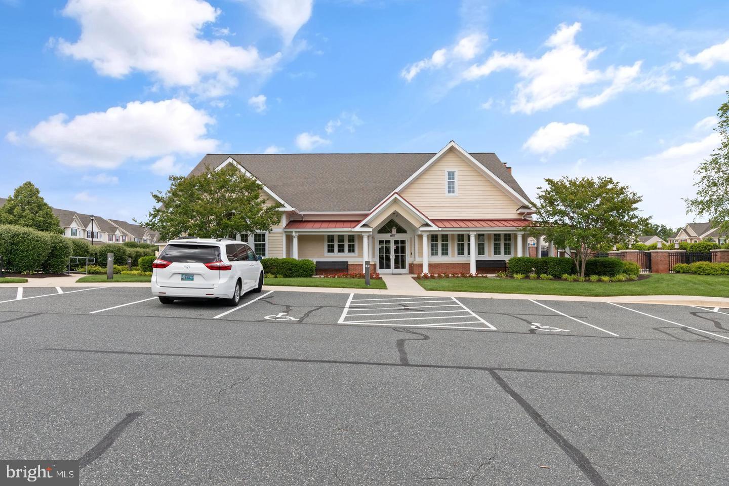 FALLSTON COMMONS - Residential