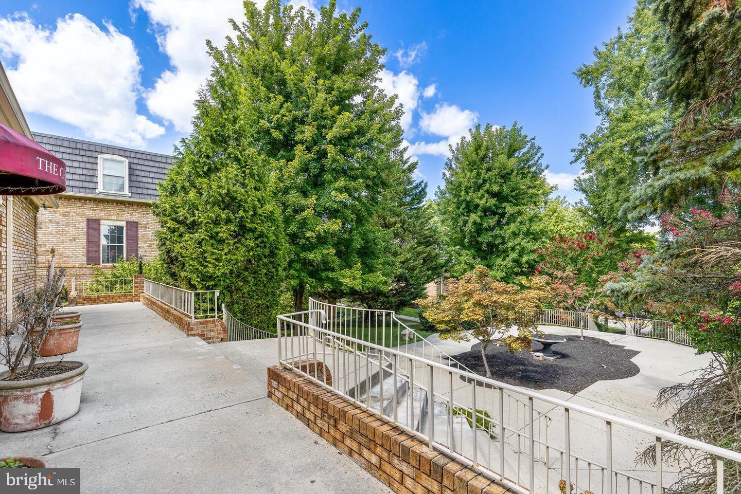 CHATEAUX CONDO - Residential