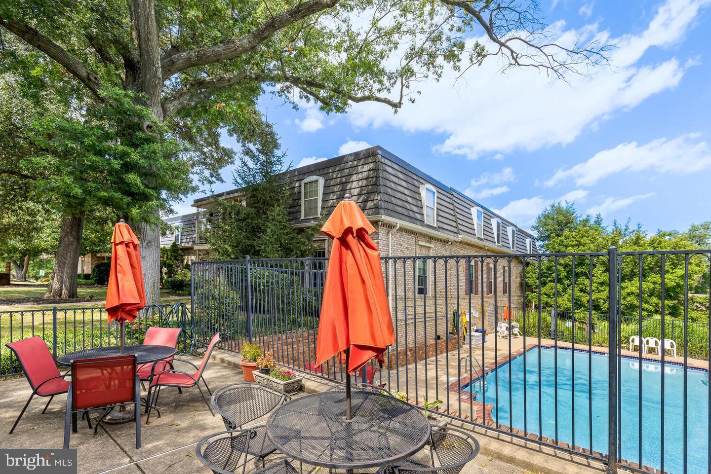 CHATEAUX CONDO - Residential