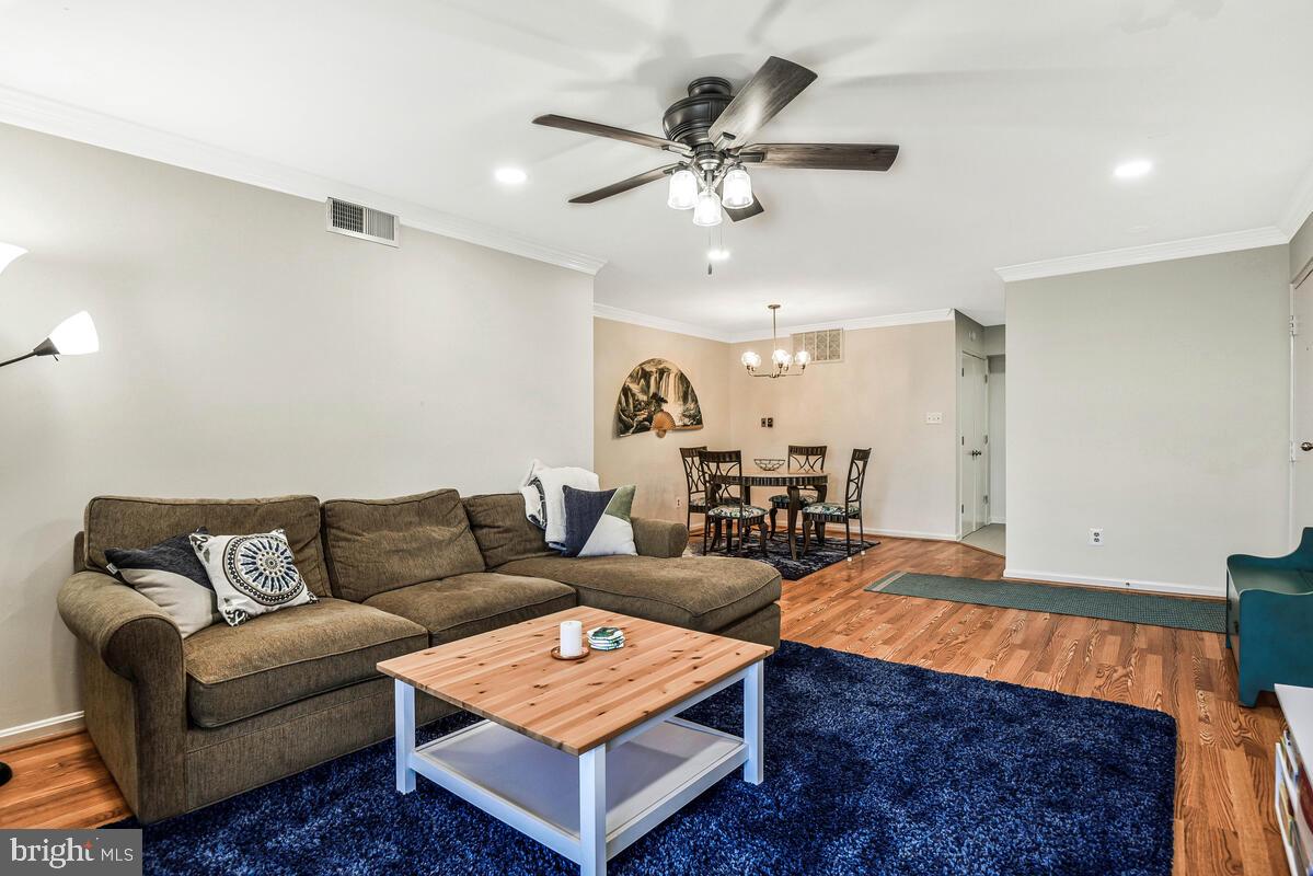 CHATEAUX CONDO - Residential