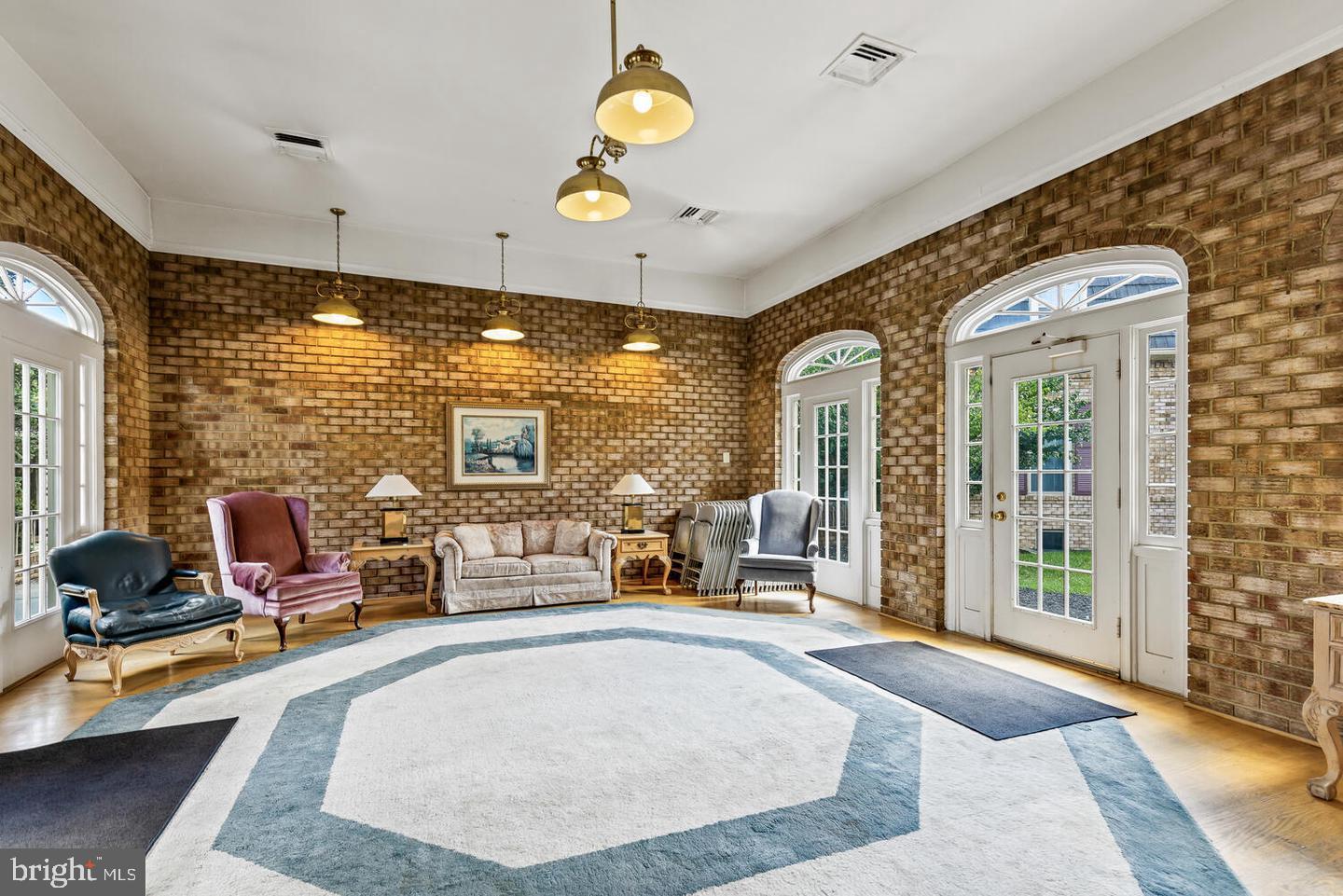 CHATEAUX CONDO - Residential