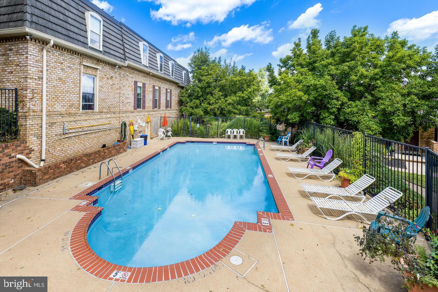 CHATEAUX CONDO - Residential