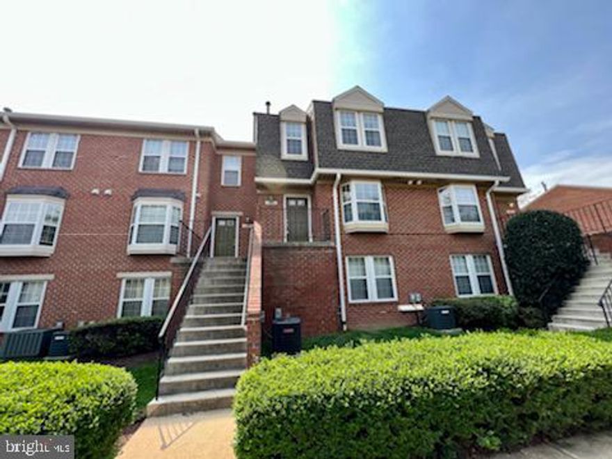 Nice and updated Two level Town Home in gated community With all the amenities included in the  rent 
With large size balcony for outdoor entertainment and activities.House has good sun light exposure throughout , Ample Parking area available .
Near shopping and transportation for major commute to all metro area.
