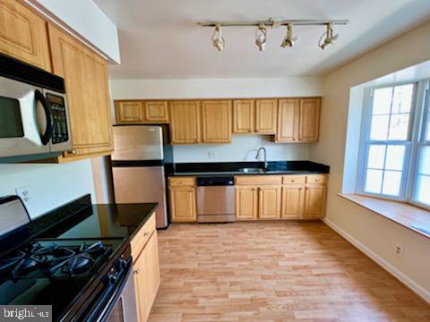 MONTGOMERY CHASE - Residential Lease