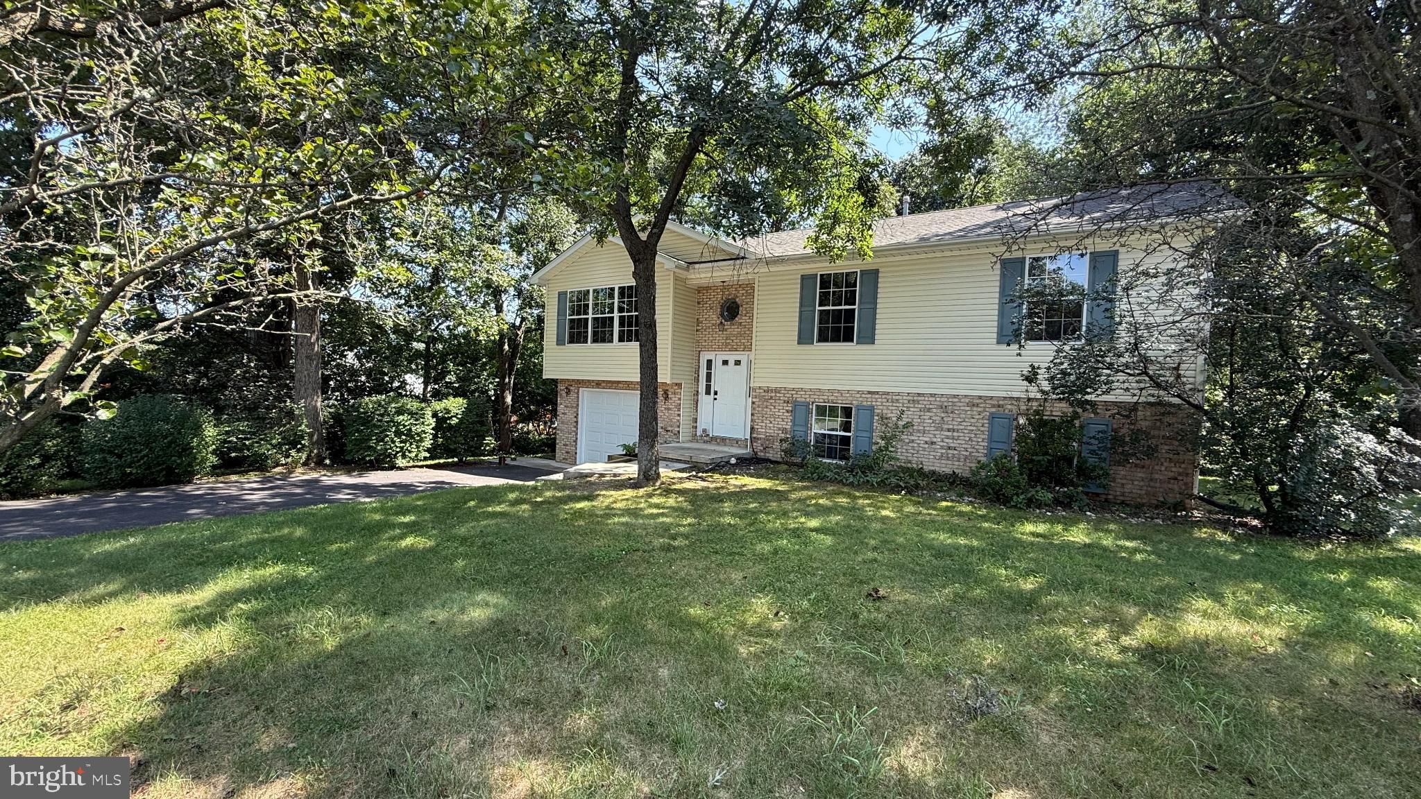 103 WOODBURY COURT