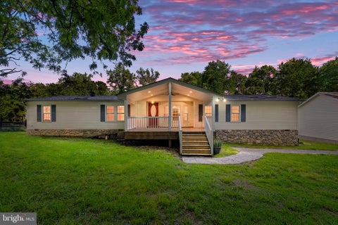 Photo of 3303 Danbury Circle, SPOTSYLVANIA, VA 22551 (MLS # VASP2041368)