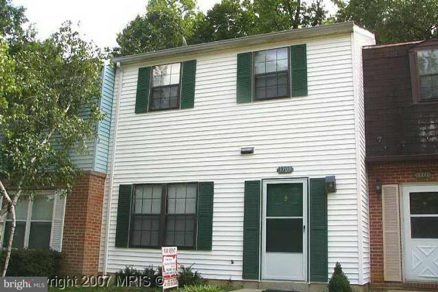 Open and spacious 2 level TH on quiet dead end street. Large kitchen with adjoining familyroom. Fenced rear yard that backs to woods. No pets. Near Quantico and I-95. Fresh paint and new carpet