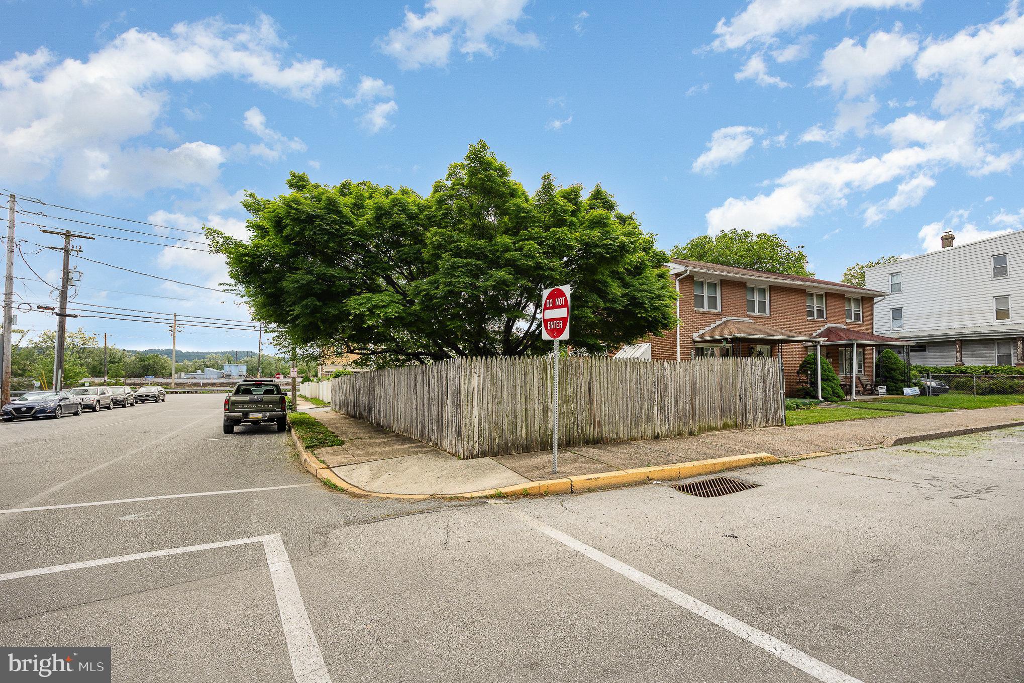 758 S 2ND STREET