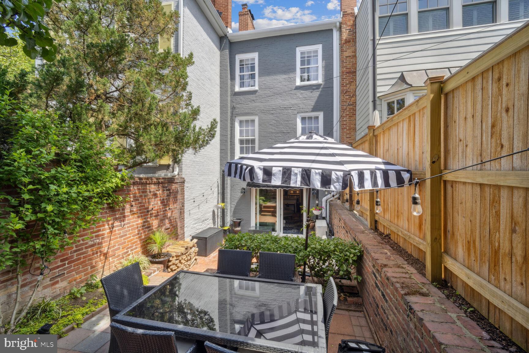 OLD TOWN - Residential Lease