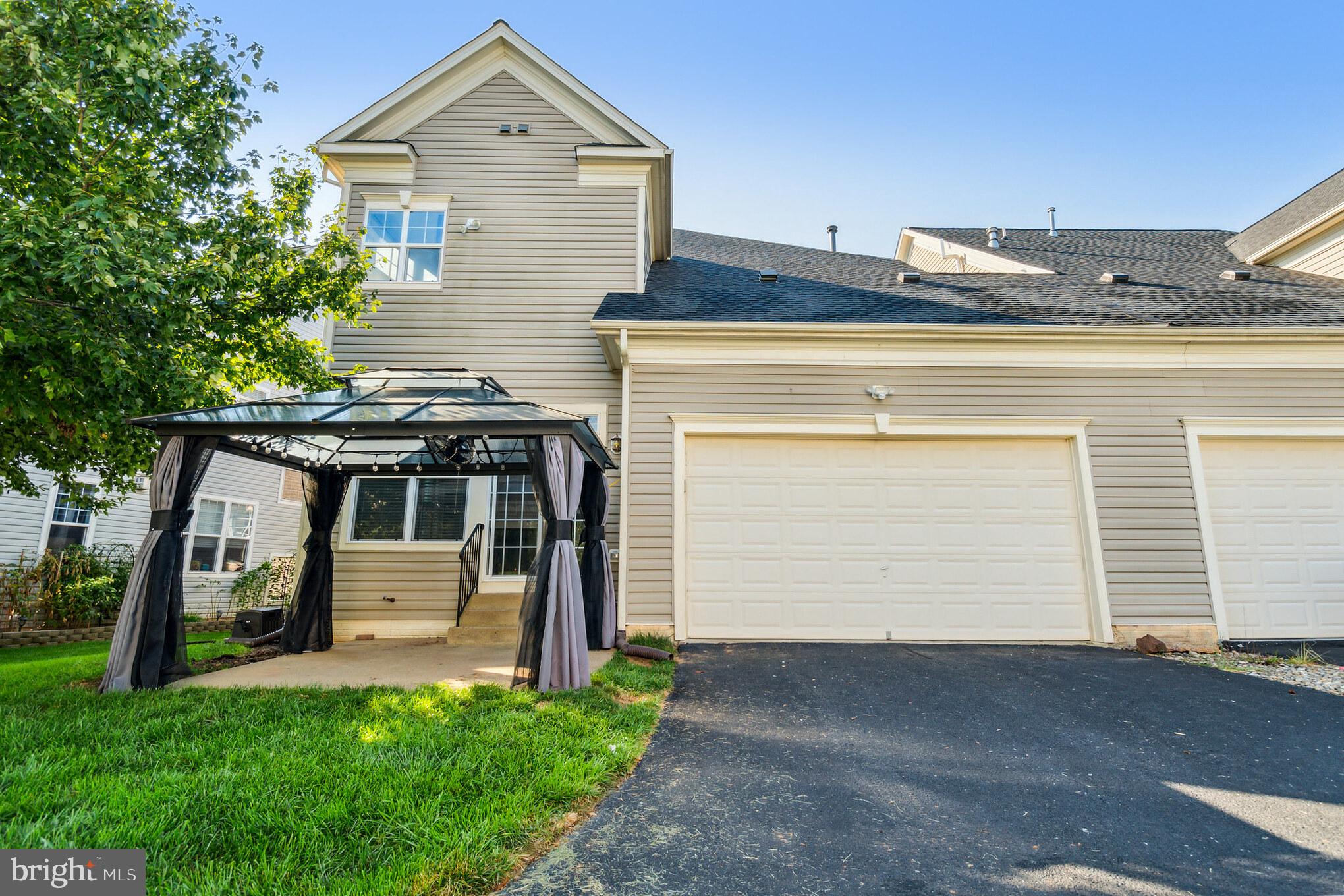 MEADOWS AT MORRIS FARM - Residential Lease