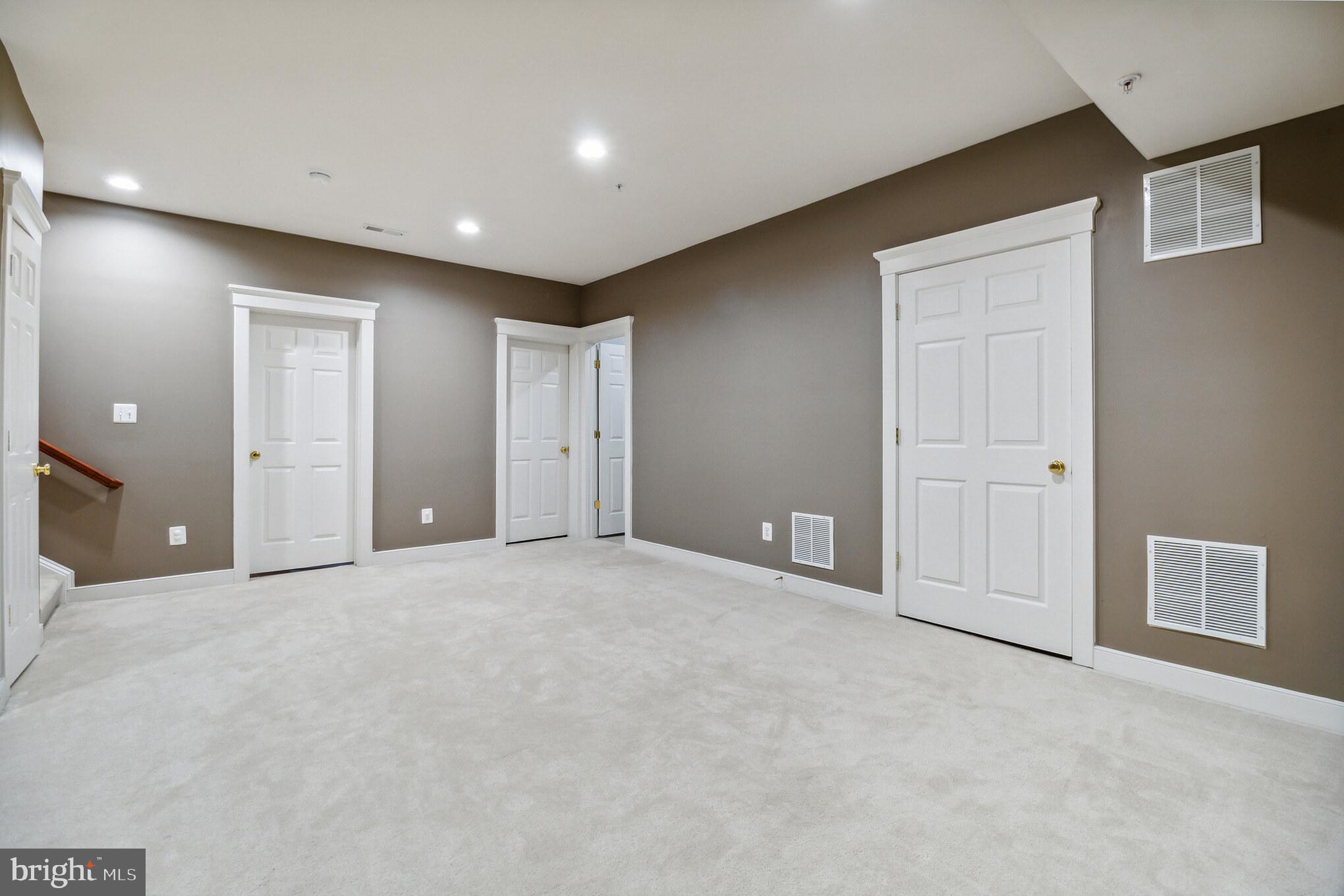 MEADOWS AT MORRIS FARM - Residential Lease