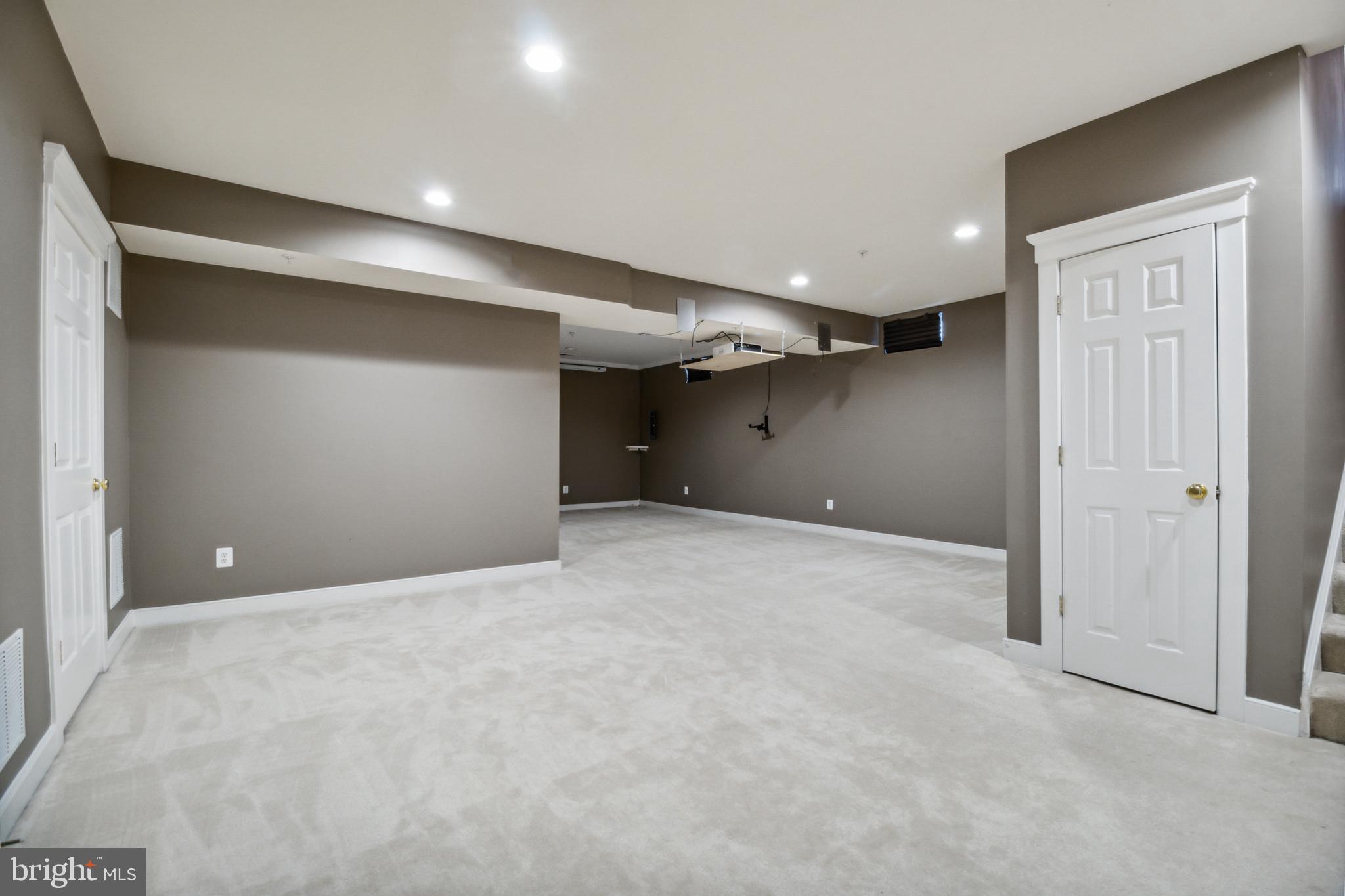 MEADOWS AT MORRIS FARM - Residential Lease