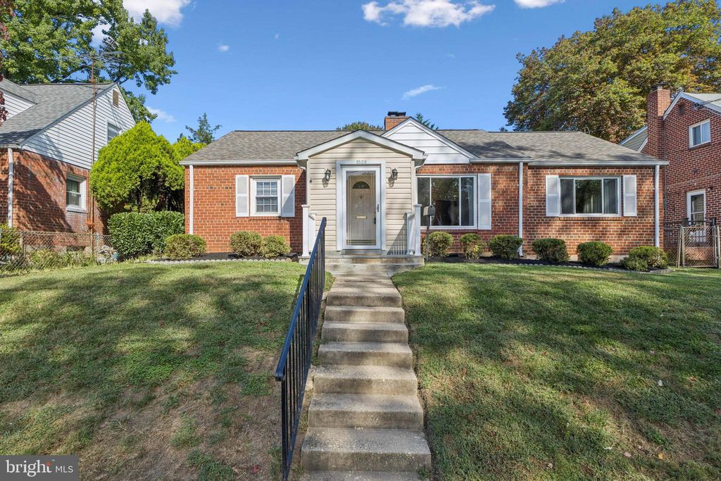 Photo of 1523 Crest Road, SILVER SPRING, MD 20902 (MLS # MDMC2201452)