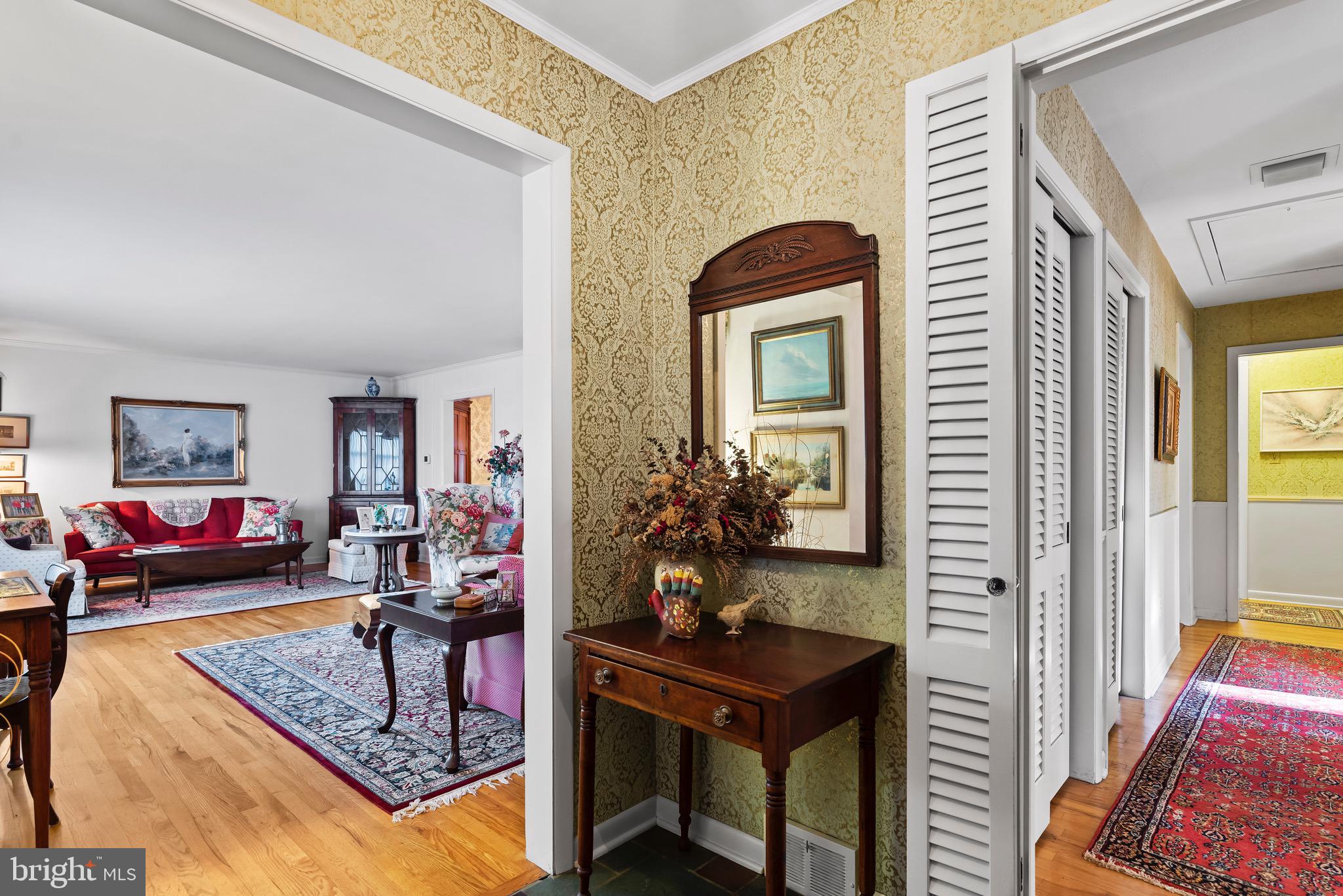 COUNTRY CLUB HILLS - Residential