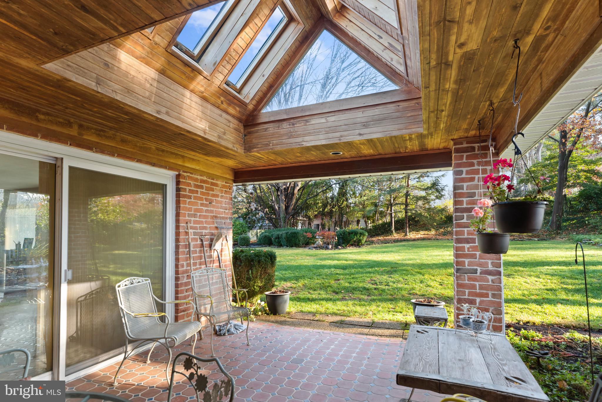 COUNTRY CLUB HILLS - Residential