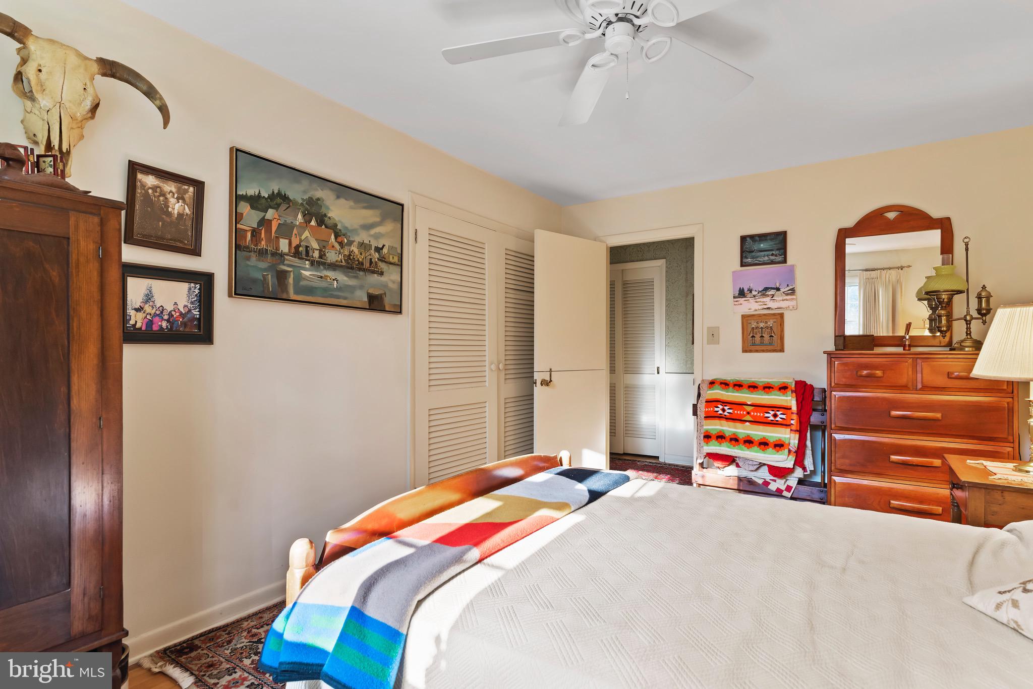 COUNTRY CLUB HILLS - Residential