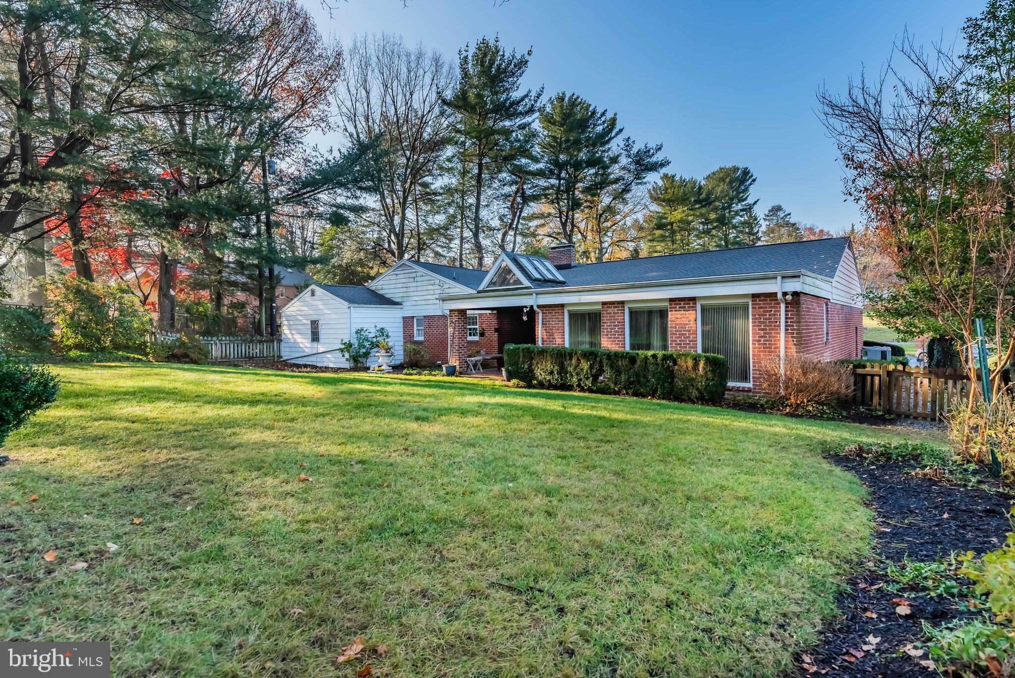 COUNTRY CLUB HILLS - Residential