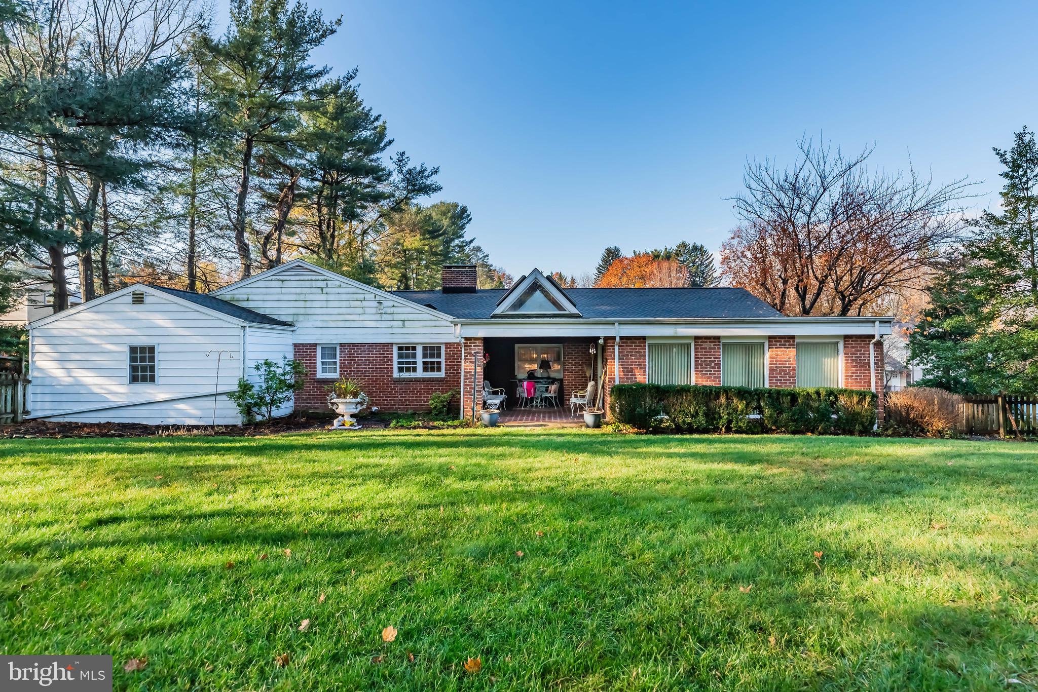 COUNTRY CLUB HILLS - Residential