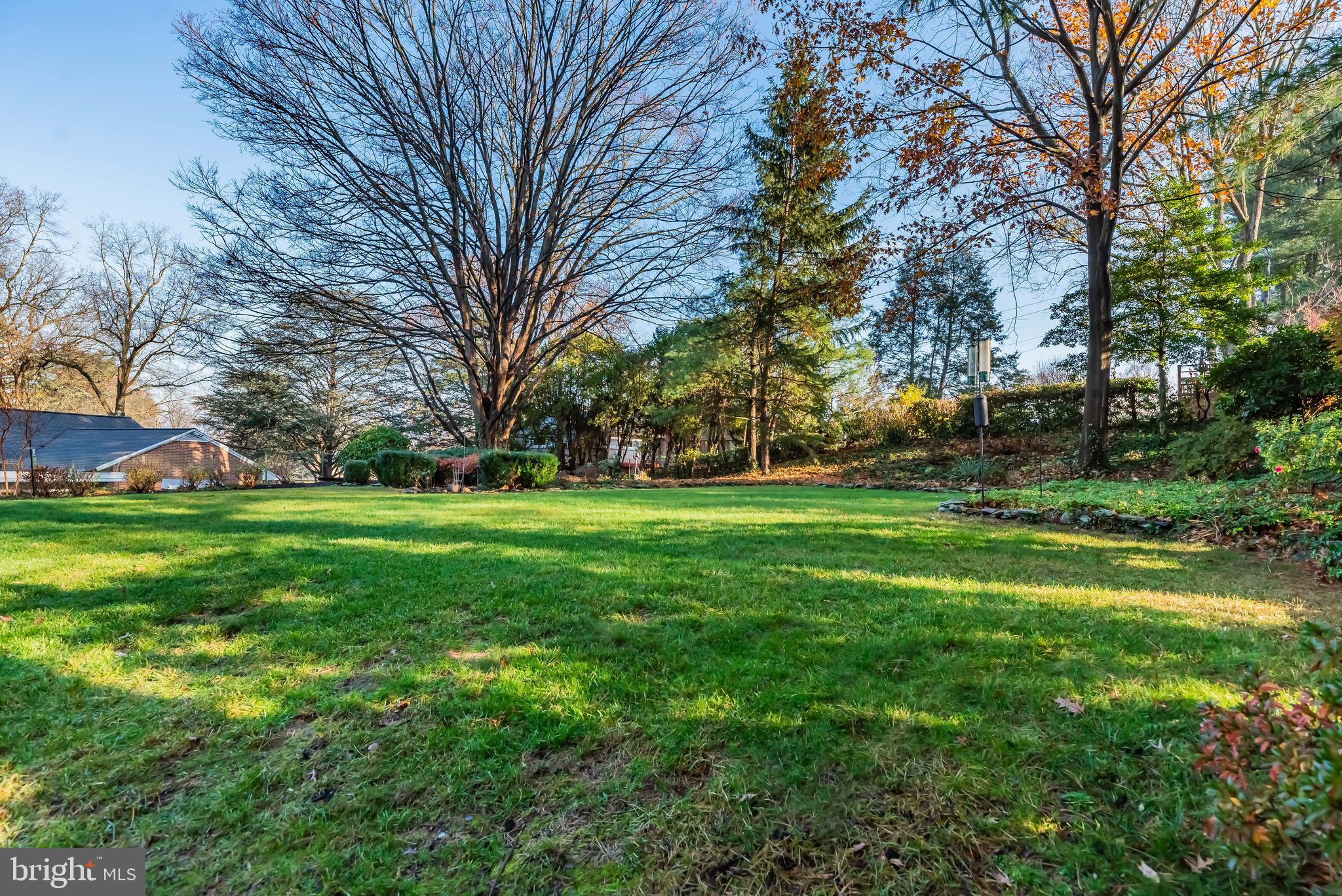 COUNTRY CLUB HILLS - Residential