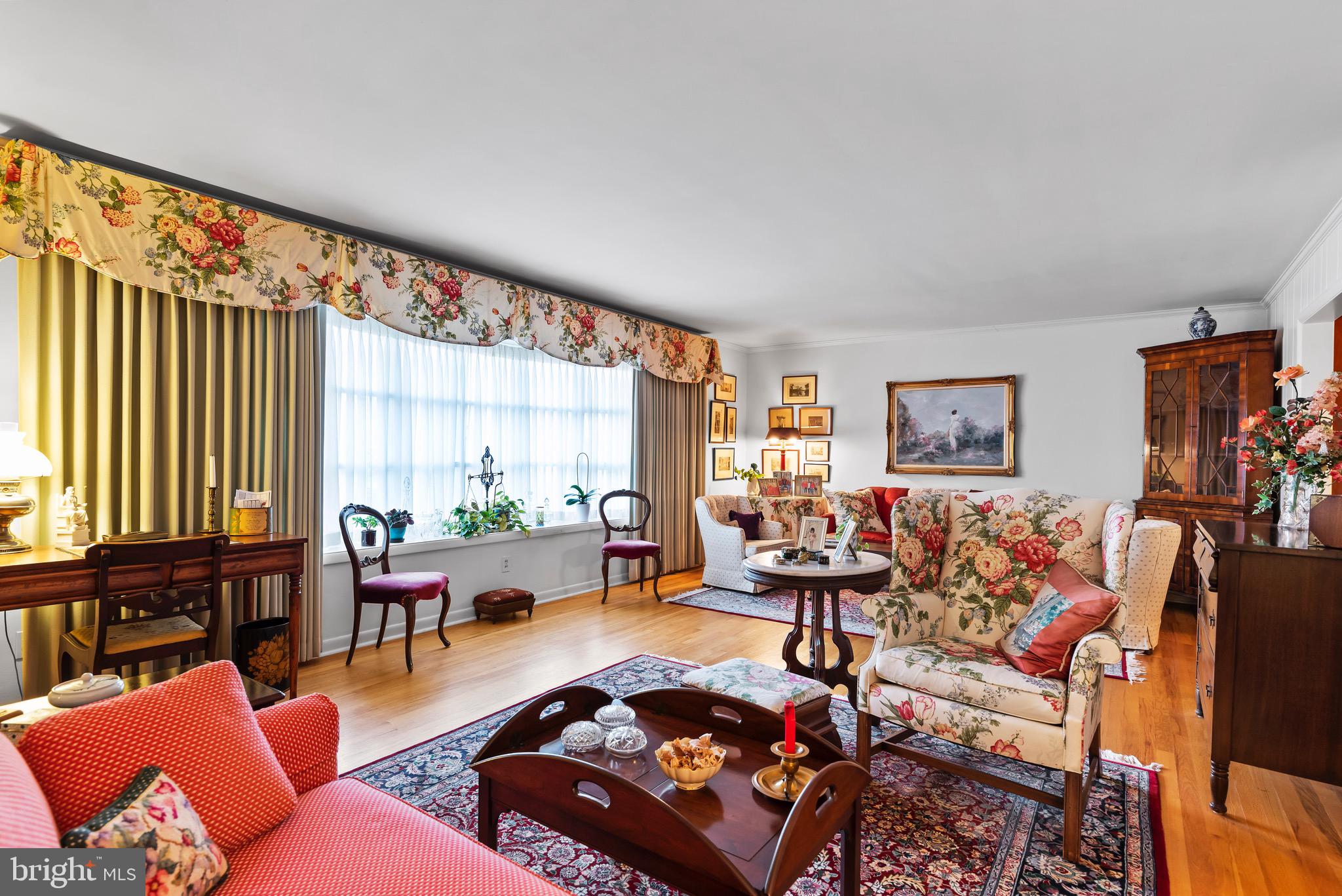 COUNTRY CLUB HILLS - Residential