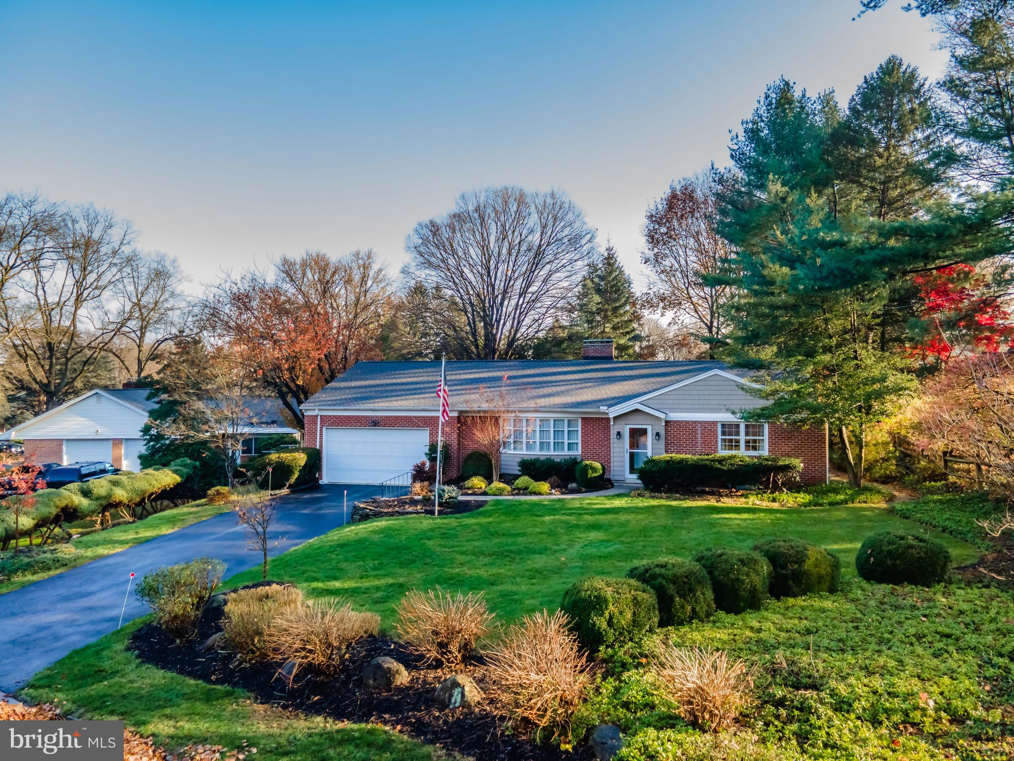 COUNTRY CLUB HILLS - Residential