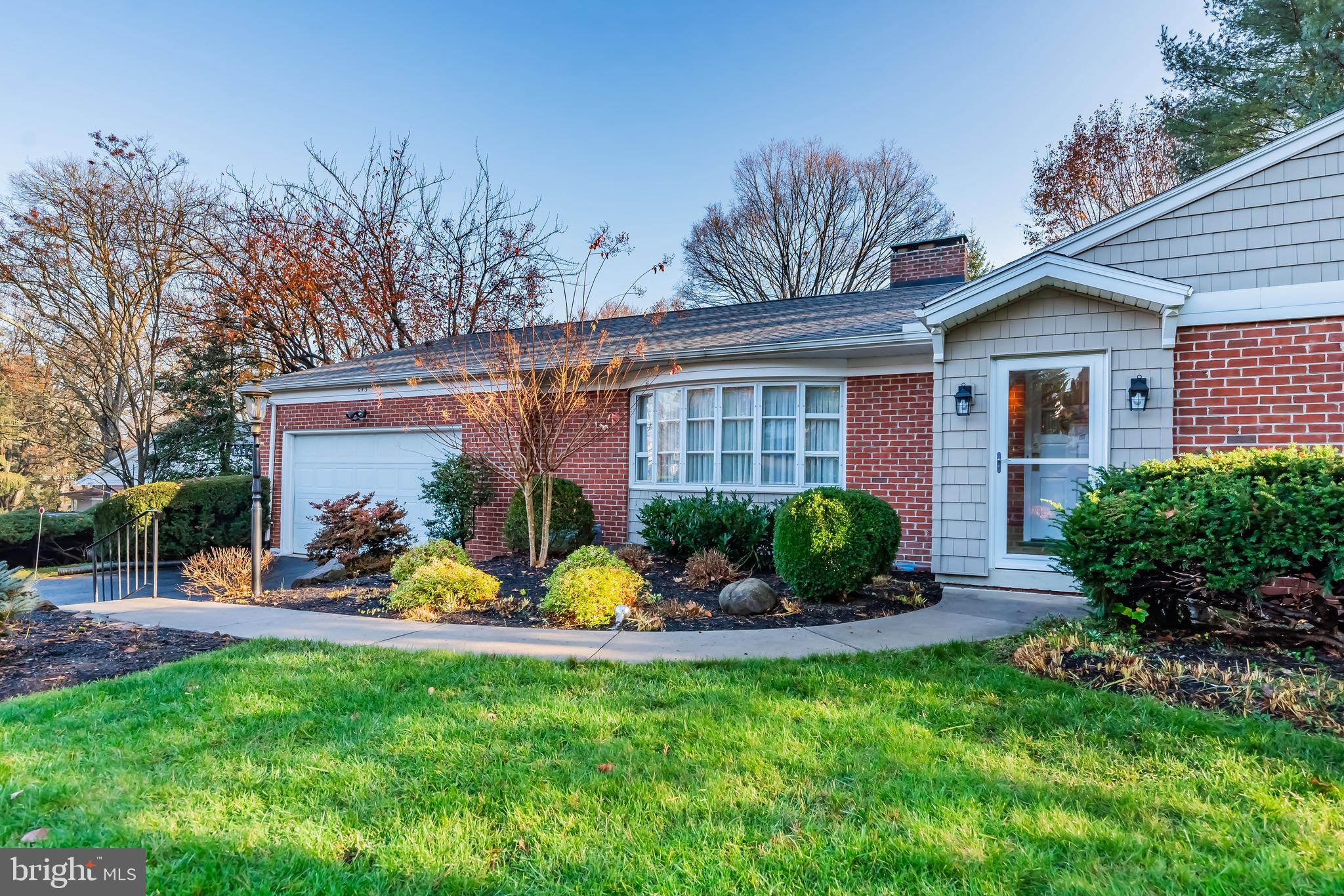 COUNTRY CLUB HILLS - Residential