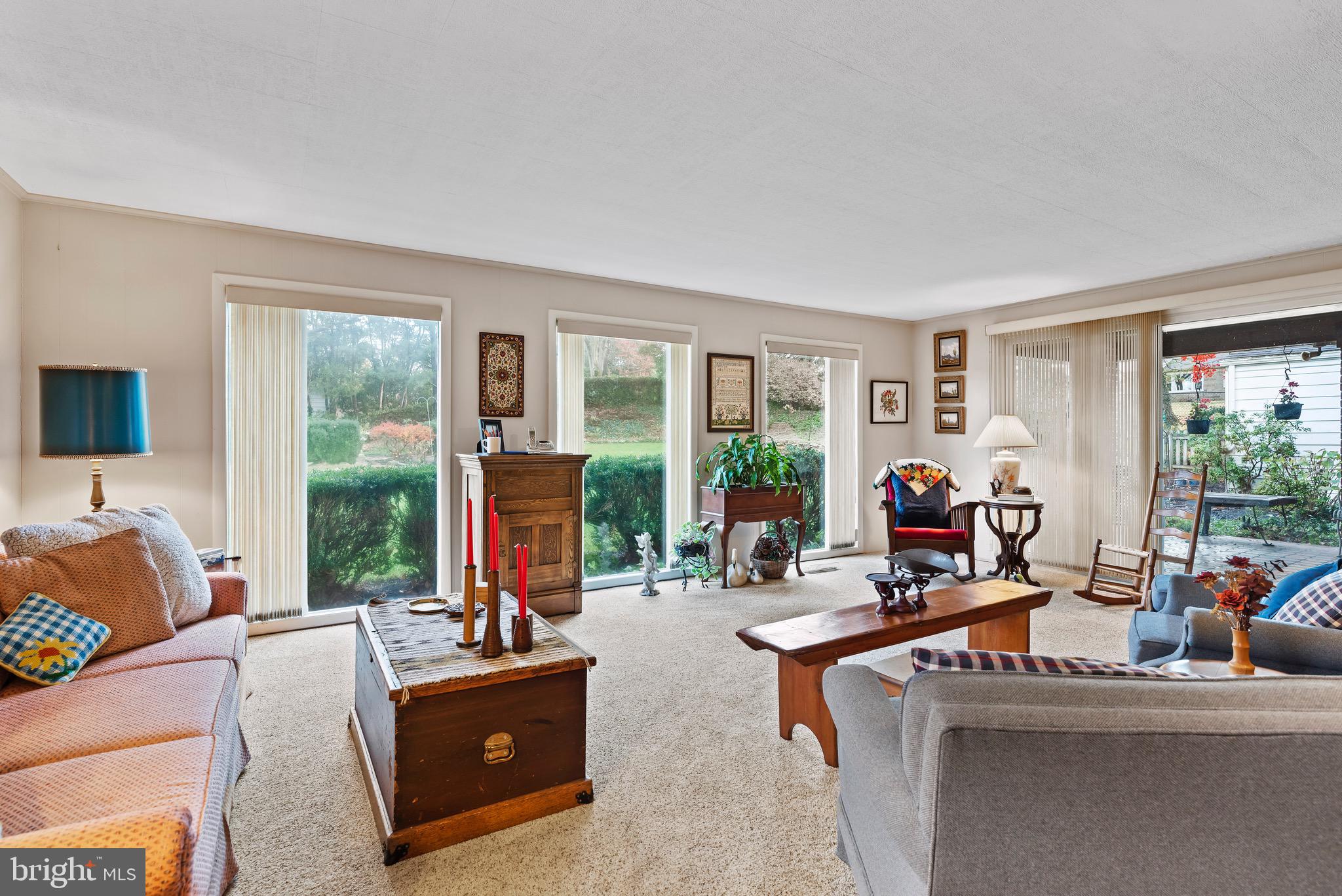 COUNTRY CLUB HILLS - Residential