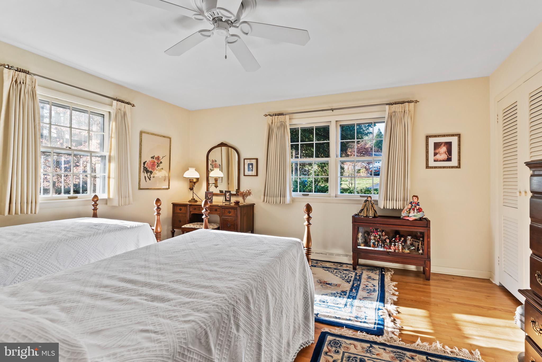 COUNTRY CLUB HILLS - Residential