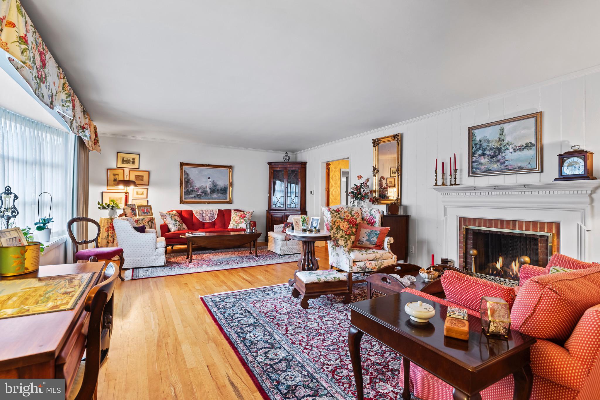 COUNTRY CLUB HILLS - Residential